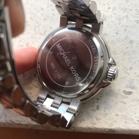 Michael Kors watch silver, gold, and rose gold - Picture 4 of 4